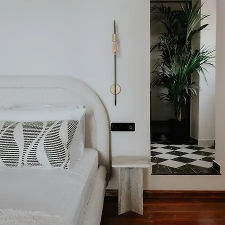 The Hub Syros 3* エルムポリ