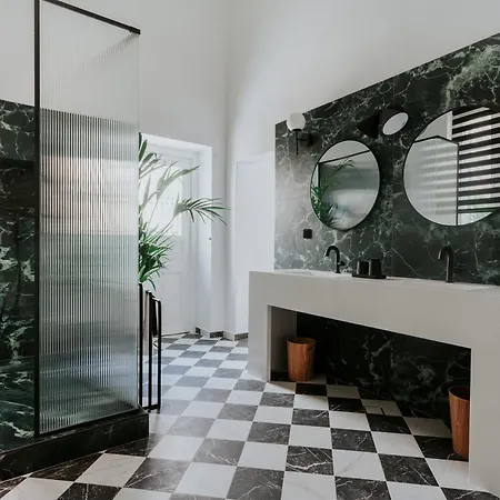 The Hub Syros 3*